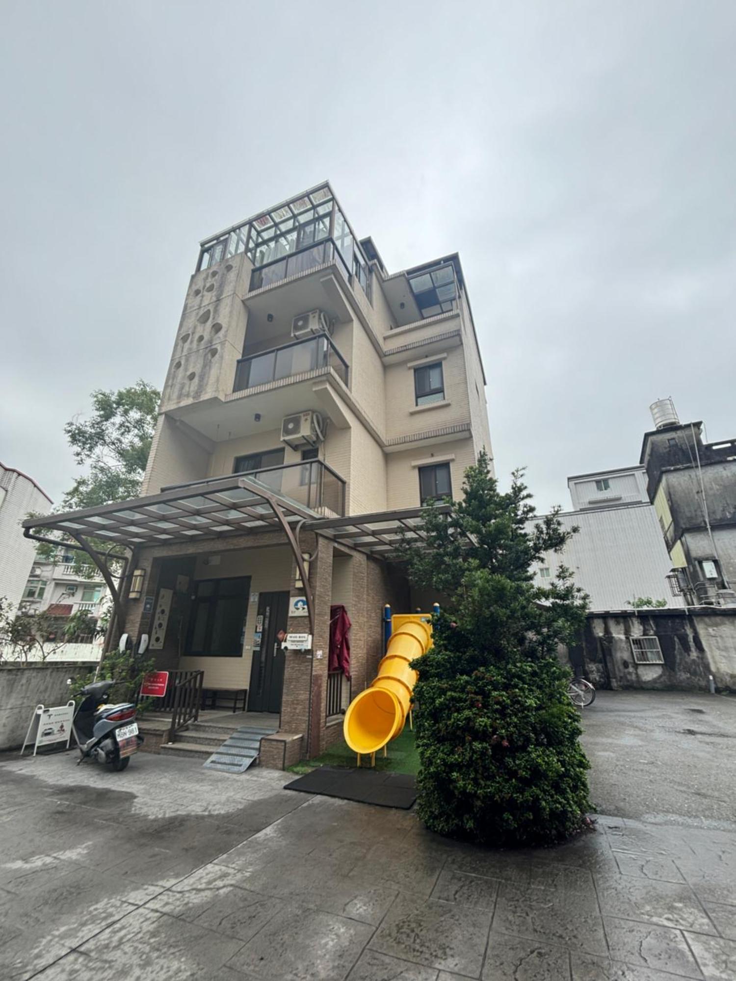 充電樁 羅東木村電梯民宿luodong Tree Bnb 雲朵朵二館 近週三清溝 免費洗衣機 烘衣機 星巴克咖啡豆 國旅卡特約店 Екстериор снимка